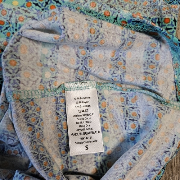 💜Lularoe Blouse Short Sleeve High Low Scoop Neck Green Multicolor size S 💙 - Picture 5 of 5